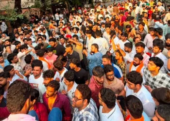 दिल्ली में प्रदर्शन करते एबीवीपी के कार्यकर्ता