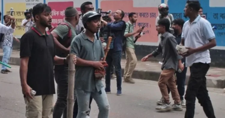 बांग्लादेश में छात्र गुटों के बीच टकराव