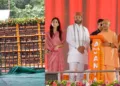 रायबरेली में विकास कार्यों का लोकार्पण करते मुख्यमंत्री योगी आदित्यनाथ। साथ में अन्य नेता।