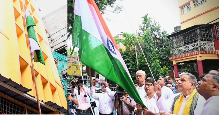 कोलकाता स्थित संघ कार्यालय में तिरंगा फहराते सरकार्यवाह श्री दत्तात्रेय होसबाले