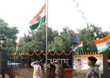 श्री कृष्णगोपाल जी ने दिल्ली में केशवकुंज में फहराया तिरंगा।