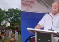 नागपुर स्थित संघ मुख्यालय में तिरंगा फहराते सरसंघचालक श्री मोहन भागवत