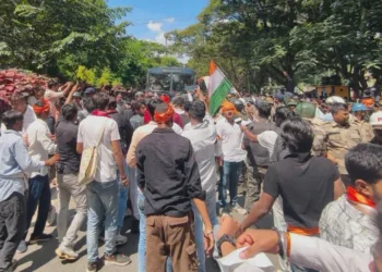 रांची में प्रदर्शन करते एबीवीपी के कार्यकर्ता