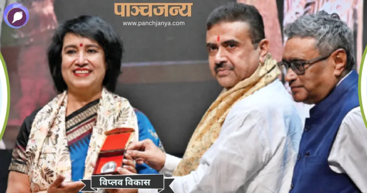 कोलकाता में तस्लीमा नसरीन का सम्मान करते सुवेंदु अधिकारी