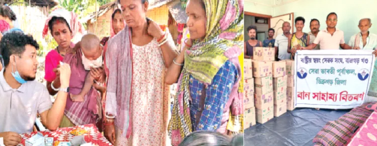 बाढ़ पीड़ित क्षेत्र में लगा एक चिकित्सा शिविर or राहत सामग्री के साथ कार्यकर्ता