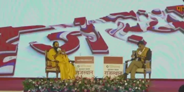 आचार्य श्री मिथिलेश नंदिनी शरण जी और पाञ्चजन्य संपादक श्री हितेश शंकर जी