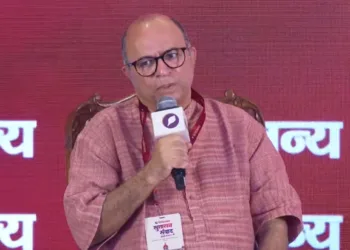 सुशासन संवाद में बोलते प्रख्यात फिल्म निर्देशक चंद्र प्रकाश द्विवेदी