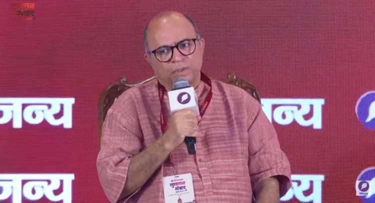 सुशासन संवाद में बोलते प्रख्यात फिल्म निर्देशक चंद्र प्रकाश द्विवेदी
