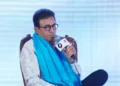सुशासन संवाद में बोलते अभिनेता नीतीश भरद्वाज