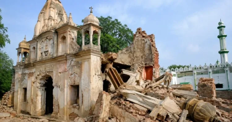 100 years old Hindu temple demolished in PAKISTAN