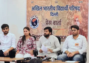 अखिल भारतीय विद्यार्थी परिषद, दिल्ली द्वारा आयोजित प्रेस वार्ता को संबोधित करते अभाविप के राष्ट्रीय महामंत्री डॉ वीरेंद्र सिंह सोलंकी