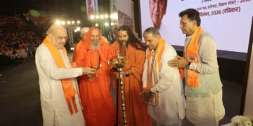 अशोक सिंहल जन्मशताब्दी वर्ष समारोह का उद्घाटन करते केंद्रीय गृहमंत्री अमित शाह, राष्ट्रीय स्वयंसेवक संघ के सरकार्यवाह दत्तात्रेय होसबाले और परमपूज्य महामंडलेश्वर स्वामी परमानंद गिरि जी महाराज। साथ में अन्य गणमान्य।