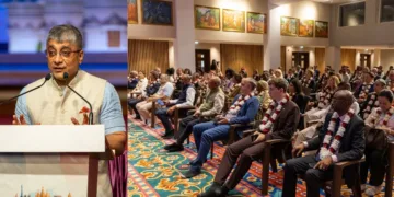 समारोह को संबोधित करते यूनेस्को में भारत के राजदूत और स्थायी प्रतिनिधि विशाल शर्मा (बाएं)। समारोह में शामिल विभिन्न देशों के प्रतिनिधि।