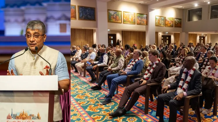समारोह को संबोधित करते यूनेस्को में भारत के राजदूत और स्थायी प्रतिनिधि विशाल शर्मा (बाएं)। समारोह में शामिल विभिन्न देशों के प्रतिनिधि।