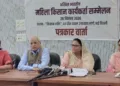 नई दिल्ली में सोमवार को पत्रकारों को संबोधित करते भारतीय किसान संघ के पदाधिकारी।