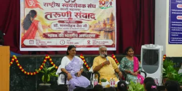dr manmohan vaidya addresses-shikshak and taruni samvad in kashi bhu