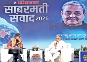 परिंदु भगत (काकू भाई) प्रसिद्ध सामाजिक कार्यकर्ता ‘साबरमती संवाद’ के दौरान पाञ्चजन्य के संपादक हितेश शंकर से बातचीत