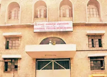बेंगलुरु में पांच कैदियों ने वार्डन पर हमला किया