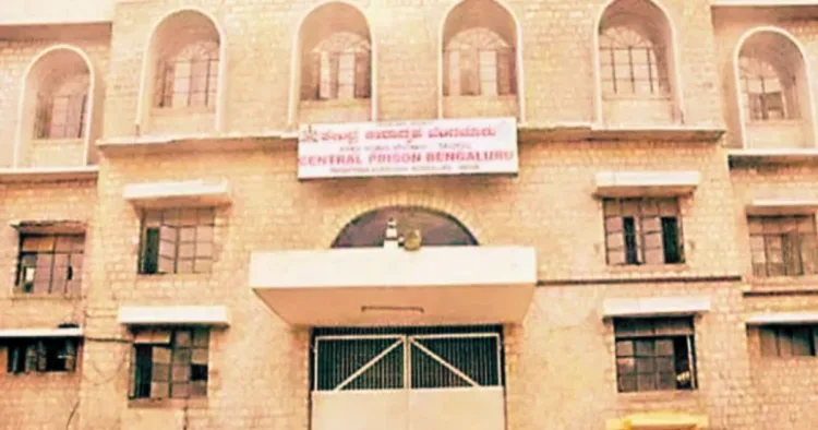 बेंगलुरु में पांच कैदियों ने वार्डन पर हमला किया