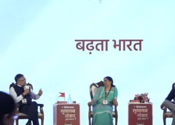श्री आशीष कुमार चौहान प्रबन्ध निदेशक एवं सीईओ- NSE, सामाजिक कार्यकर्ता एवं उद्यमी श्रीमती छाया नंजप्पा और वरिष्ठ पत्रकार अनुराग पुनेठा जी