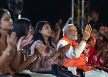 pm narendra modi attends bhajan clubbing on pandit deendayal upadhyaya jayanti