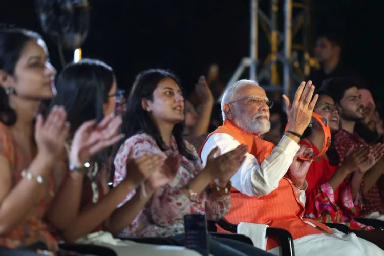 pm narendra modi attends bhajan clubbing on pandit deendayal upadhyaya jayanti