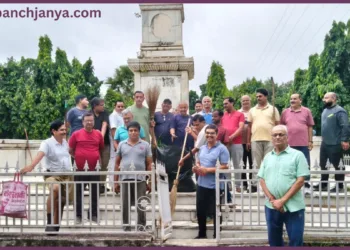 Prayagraj RSS Swayamsevak Swachhata Abhiyan Malaviya Udyan Minto Park Panchjanya