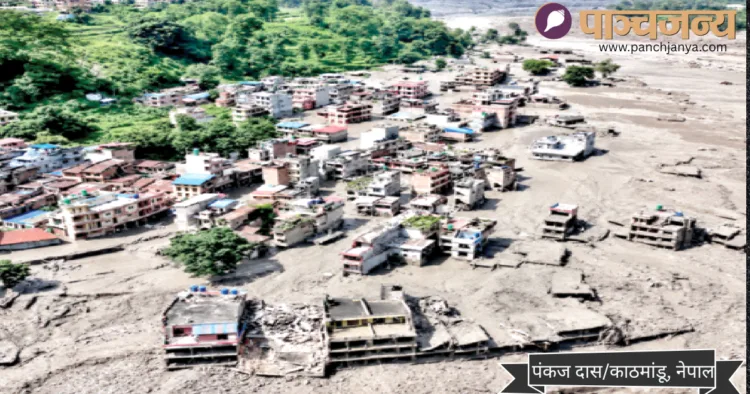 त्रिशूली और भोटेकोशी नदी में अचानक आई
बाढ़ से नेपाल के कई इलाके तबाह हो गए