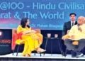 लंदन में आयोजित ‘एकात्मता का उत्सव’ कार्यक्रम में प्रश्नों के उत्तर देते हुए श्री मोहनराव भागवत। साथ में मंच संचालक ममता सुब्रह्मण्यम