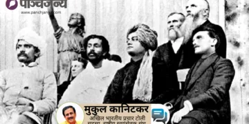 शिकागो में 1893 में आयोजित विश्व धर्म संसद के मंच पर विराजमान स्वामी विवेकानंद। इसी मंच से उन्होंने पश्चिम को हिंदू धर्म और वेदांत से परिचित कराते हुए अपना पहला भाषण दिया था।