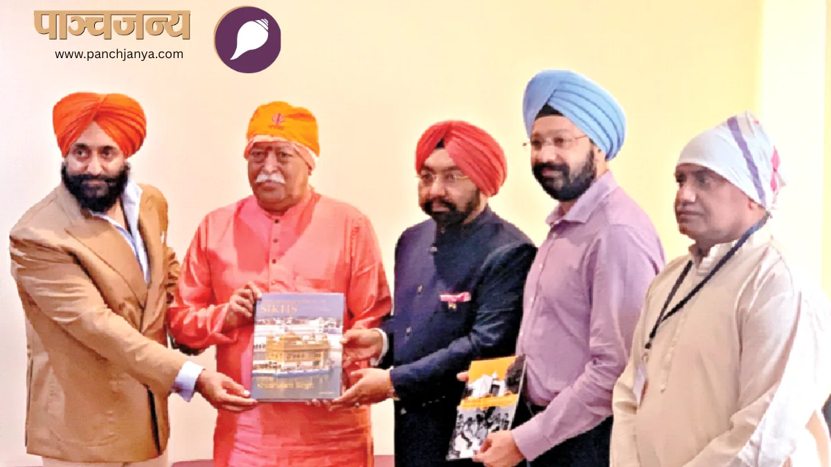 खालसा जत्था ब्रिटिश आइल्स गुरुद्वारा में सरसंघचालक जी का स्वागत करते गुरु​द्वारा के पदाधिकारी। सबसे दाएं हैं संघ प्रचारक श्री राम वैद्य
