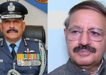 एयर वाइस मार्शल जितेंद्र मिश्रा (सेवानिवृत) और कांग्रेस नेता राशिद अल्वी
