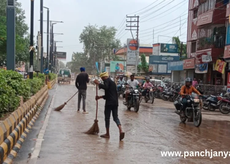 Varanasi Taksal Cinema Fine Garbage Pollution Himanshu Nagpal Panchjanya