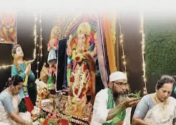 बेटे का भारतीय सेना में चयन होने पर मुस्लिम परिवार ने गणपति बप्पा की पूजा