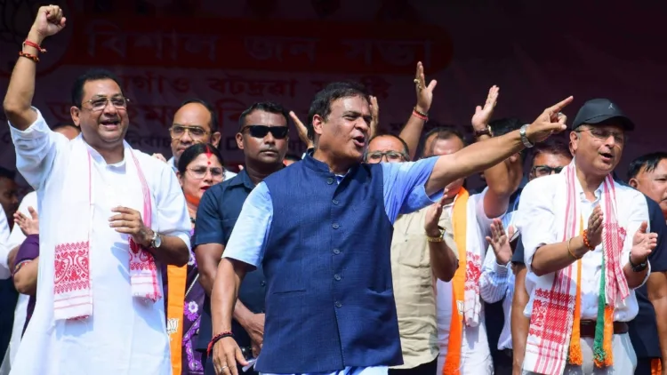 भाजपा उम्मीदवार देवाशीष शर्मा के साथ मुख्यमंत्री हिमंत बिस्व शर्मा