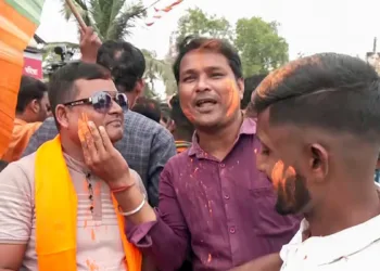 नंदीग्राम में जीत का जश्न मनाते भाजपा के कार्यकर्ता