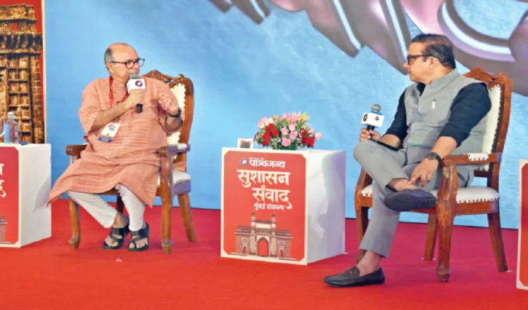 फिल्मकार डॉ. चंद्रप्रकाश द्विवेदी से संवाद करते हुए वरिष्ठ पत्रकार अनुराग पुनेठा