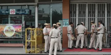 दिल्ली में 57 मेट्रो स्टेशन बंद