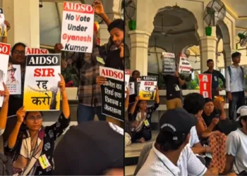गुरुद्वारा बंगला साहिब में घुसे प्रदर्शनकारी