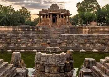 प्रसिद्ध मोढेरा सूर्य मंदिर (फोटो साभार- गुजरात पर्यटन)