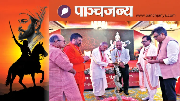 दीप प्रज्ज्वलित कर संवाद का उद्घाटन करते श्री वी. भागैय्या। साथ में हैं (बाएं से) डॉ. चंद्रप्रकाश द्विवेदी, स्वामी निजामृतानंद पुरी, श्री अरुण गोयल, डॉ. आशीष गौतम और श्री हितेश शंकर