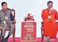 सिद्धार्थ पाटनी  और स्वामी निजामृतानंद 