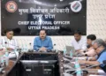 राजनीतिक दलों के प्रतिनिधियों के साथ बैठक करते मुख्य निर्वाचन अधिकारी नवदीप रिणवा