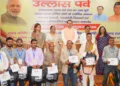 राष्ट्रीय मुक्त विद्यालयी शिक्षा संस्थान की परीक्षा सफलतापूर्वक उत्तीर्ण करने वाले नव-साक्षरों का मुख्यमंत्री पुष्कर सिंह धामी ने किया सम्मान।