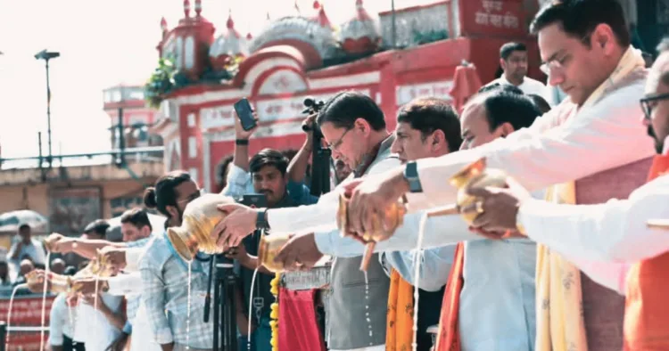 धामी कैबिनेट ने हर की पौड़ी पर गंगा पूजन और आरती की
